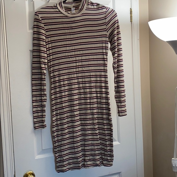 Long sleeves dress - Picture 1 of 3